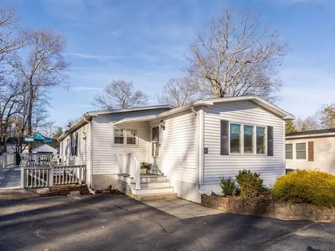 7 Bramble, Rockland, MA 02370