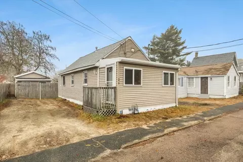 28 Wareham Ave # -B, Wareham, MA 02571