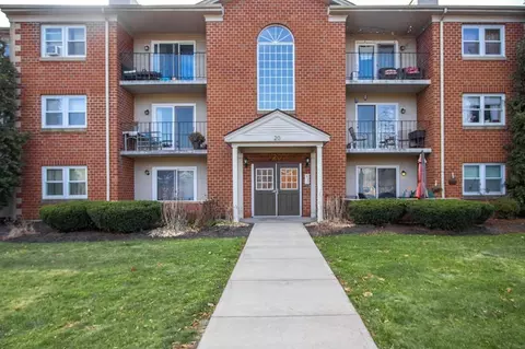 20 Maple Crest Cir #D, Holyoke, MA 01040