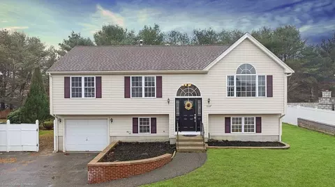 1127 Rhonda Dr, New Bedford, MA 02745