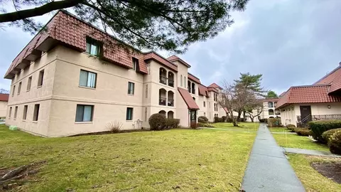 685 Oak #27-6, Brockton, MA 02301