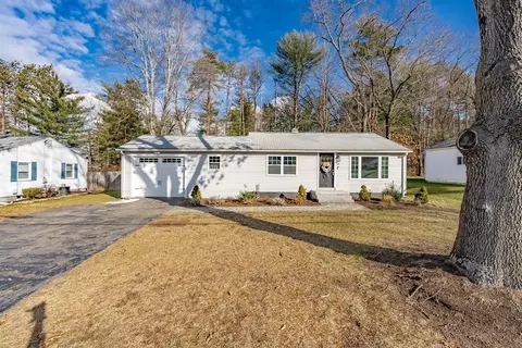 22 Ridge Rd, South Hadley, MA 01075
