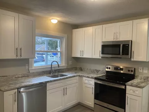 161 N Main St, Uxbridge, MA 01569