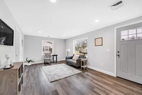 70 Kirk Dr, Springfield, MA 01109 photo 6