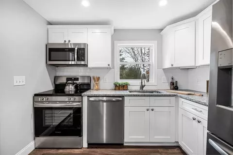 70 Kirk Dr, Springfield, MA 01109 photo 11