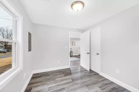 70 Kirk Dr, Springfield, MA 01109 photo 17