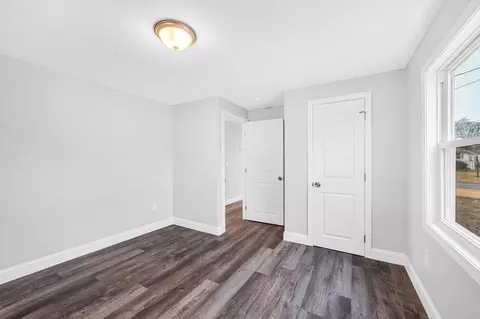 70 Kirk Dr, Springfield, MA 01109 photo 23