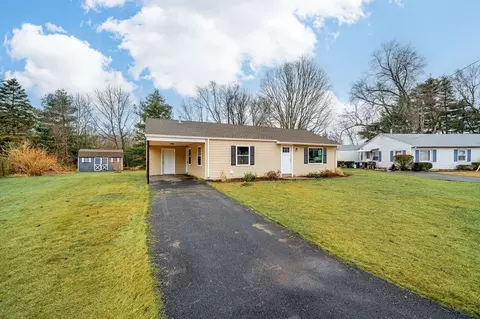 70 Kirk Dr, Springfield, MA 01109 photo 3