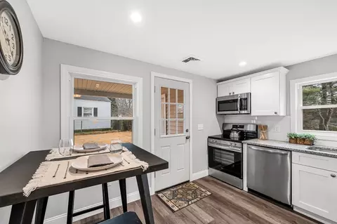 70 Kirk Dr, Springfield, MA 01109 photo 10