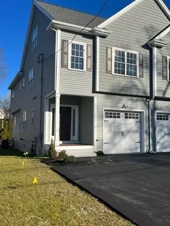 4 Fairmount St #1, Woburn, MA 01801