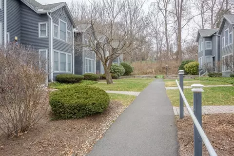 35 Amity Pl #35, Amherst, MA 01002