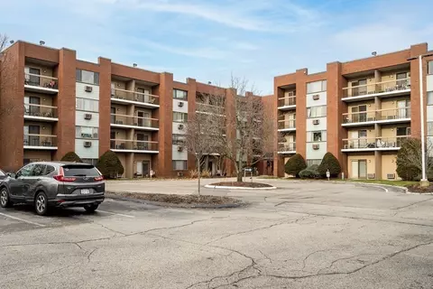 4975 Washington #203, West Roxbury, MA 02132