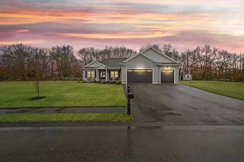 191 Keiths Cir, Swansea, MA 02777