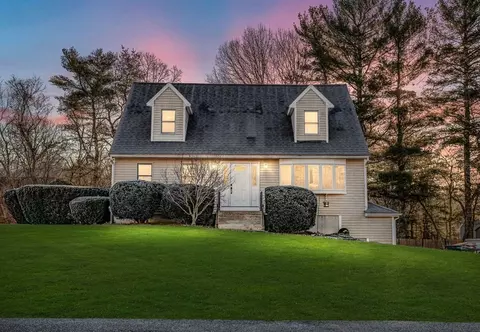 122 Ice House Rd, Taunton, MA 02780