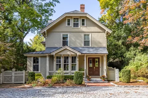53 Monument St, Concord, MA 01742