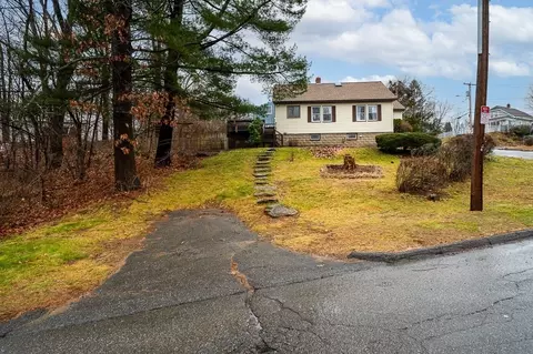 1 Wayside Rd, Worcester, MA 01605 photo 2