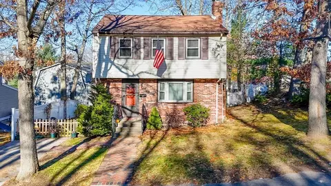 6 Oakland Rd, Reading, MA 01867 photo 2