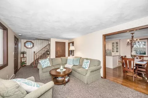 6 Oakland Rd, Reading, MA 01867 photo 4