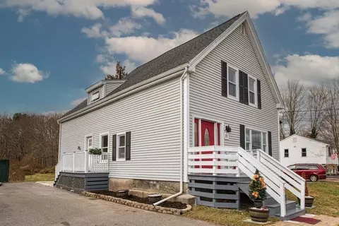 21 Liberty St, Taunton, MA 02718