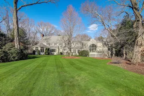 37 William Fairfield Dr, Wenham, MA 01984