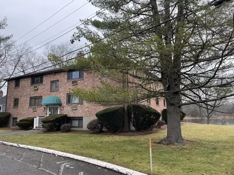 34 Bayview Ter #4, Danvers, MA 01923