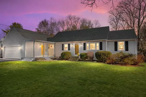 40 Windsor Ct, Taunton, MA 02718