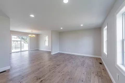66 Moore St, Chicopee, MA 01013 photo 10