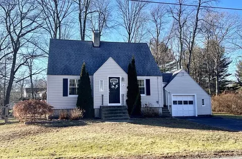24 Edgewood Rd, Shrewsbury, MA 01545