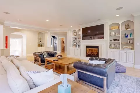 Living - 16 Great Rock Rd, Hingham, MA 02043 photo 2 of 11