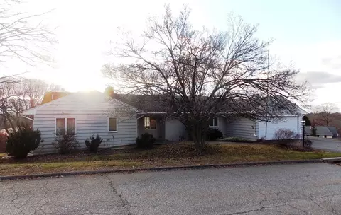 15 John St, Southborough, MA 01772