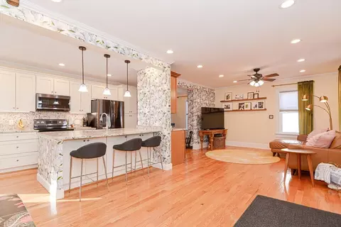 9 Royal Rd, Worcester, MA 01603 photo 2