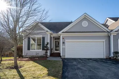 18 Heather Ln #18, Stow, MA 01775