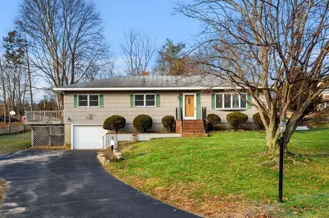 23 Pleasant St, Groveland, MA 01834