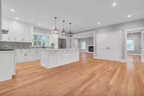 2 Clyde Ct, Wakefield, MA 01880 photo 4