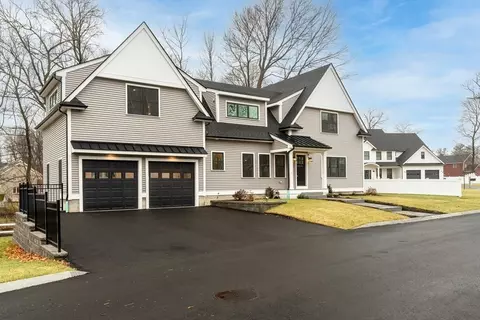2 Clyde Ct, Wakefield, MA 01880