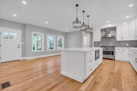 2 Clyde Ct, Wakefield, MA 01880 photo 3