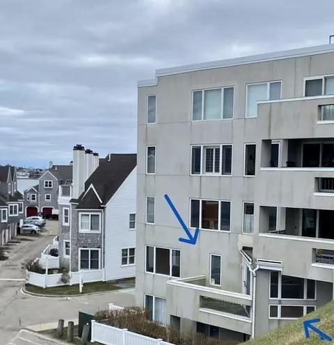 1 Commodore Ct #205, Hull, MA 02045