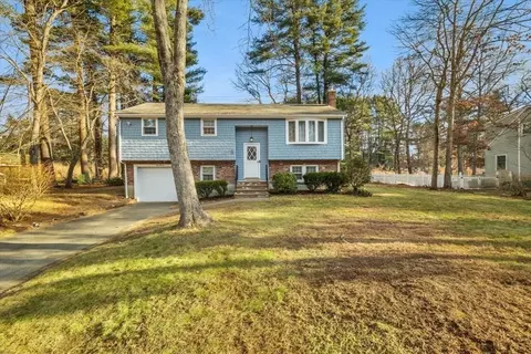 111 Elizabeth Dr, Raynham, MA 02767