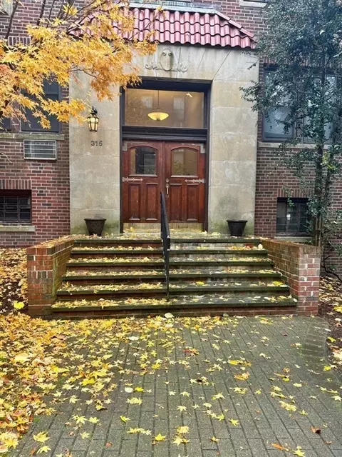 315 Tappan St #5, Brookline, MA 02445