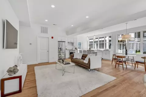 68 Chestnut St #1, Newton, MA 02465