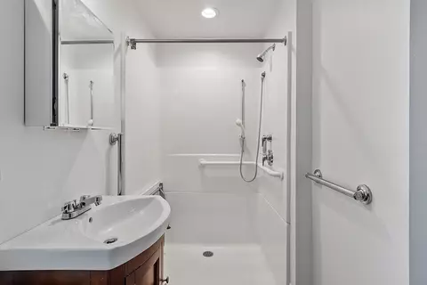 Bath - 88 Maple St, Gardner, MA 01440 photo 2 of 3
