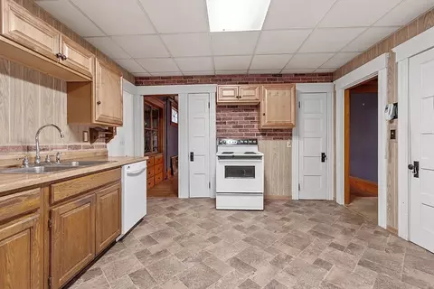Kitchen - 88 Maple St, Gardner, MA 01440 photo 1 of 4