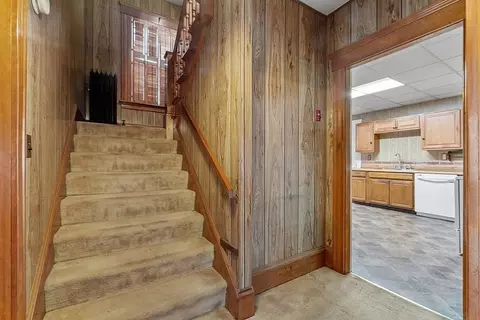 Entry Way - 88 Maple St, Gardner, MA 01440 photo 1 of 1
