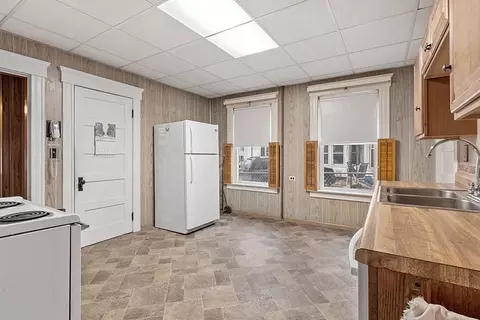 Kitchen - 88 Maple St, Gardner, MA 01440 photo 4 of 4