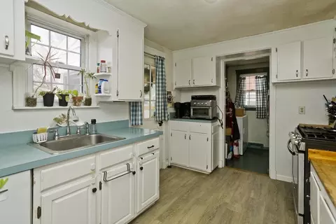 61 Harmon Ave, Springfield, MA 01118 photo 5