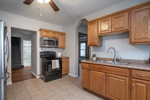 558 Dickinson St, Springfield, MA 01108 photo 12