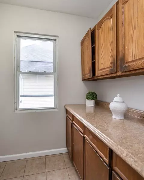 558 Dickinson St, Springfield, MA 01108 photo 23