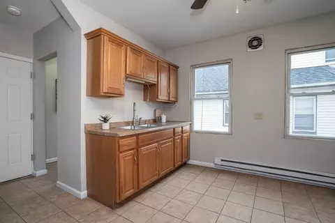 558 Dickinson St, Springfield, MA 01108 photo 13