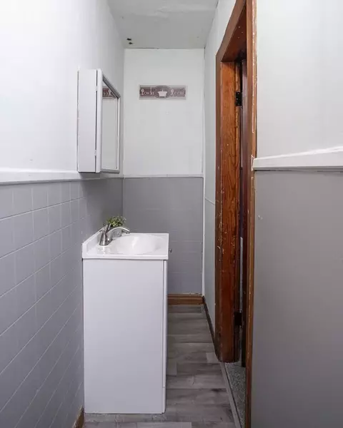 558 Dickinson St, Springfield, MA 01108 photo 34