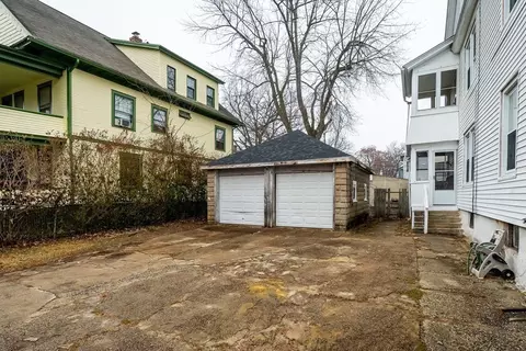 558 Dickinson St, Springfield, MA 01108 photo 3